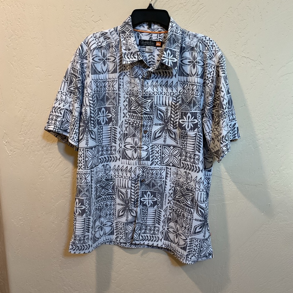 Men's Black and White Patterned Shirt. Quiksilver shirt.